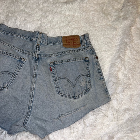 Levi’s 560 Light Wish Denim Cutoff Shorts size 33 - Picture 1 of 4